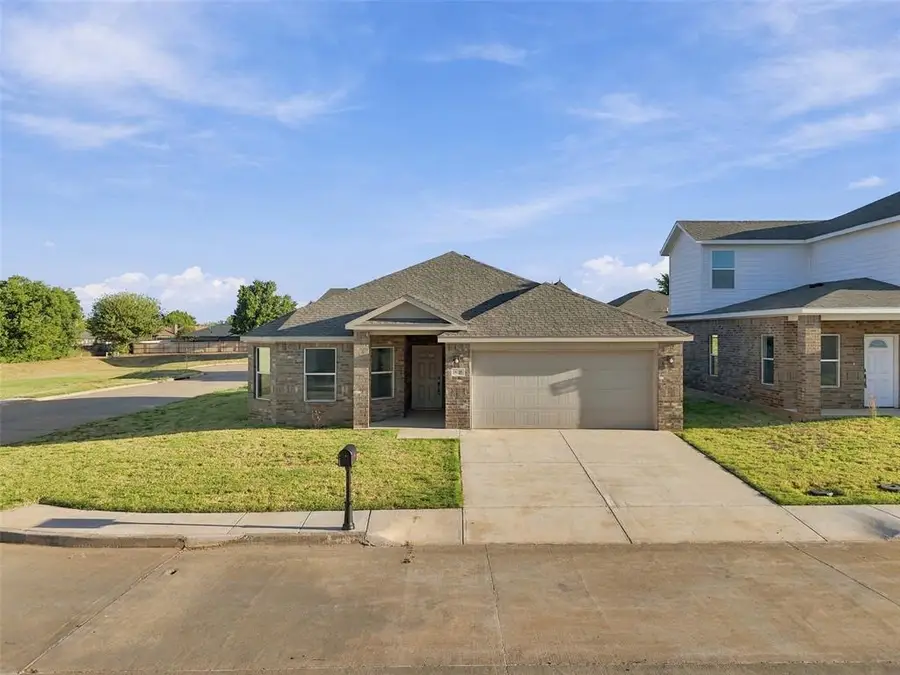 807 Chateau Court, Kingfisher, OK 73750 - #2