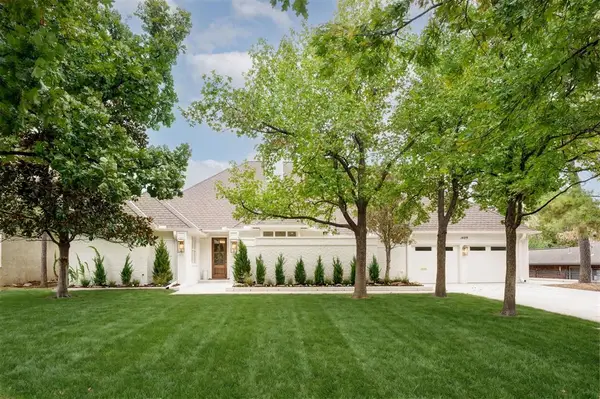 1409 Glenbrook Terrace, Nichols Hills, OK 73116