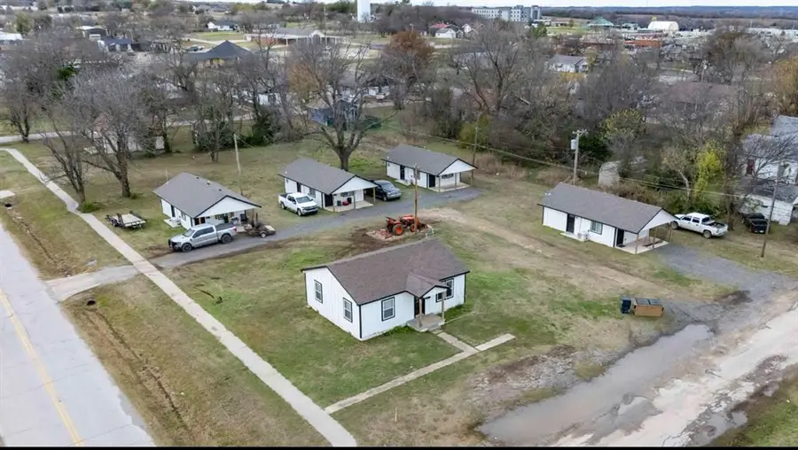 402 N 6th Avenue, Stroud, OK 74079 - #2