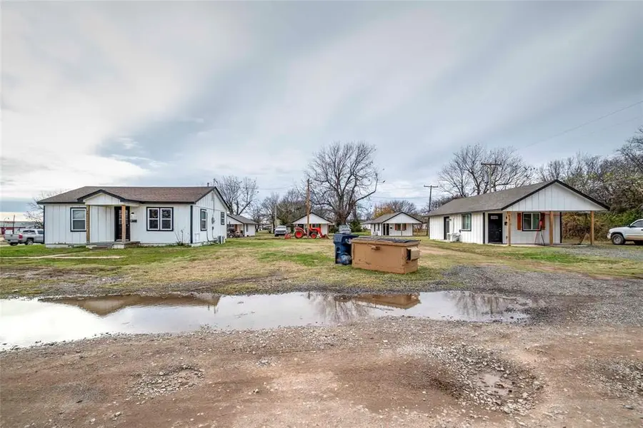 402 N 6th Avenue, Stroud, OK 74079 - #3