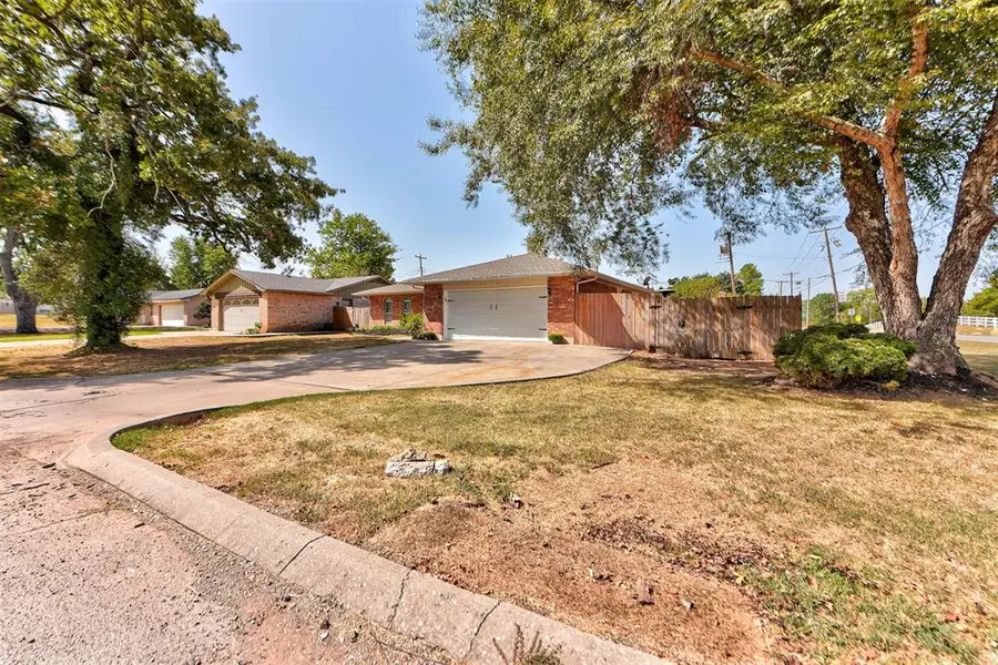 1073 Harrison Street, Harrah, OK 73045 - #2