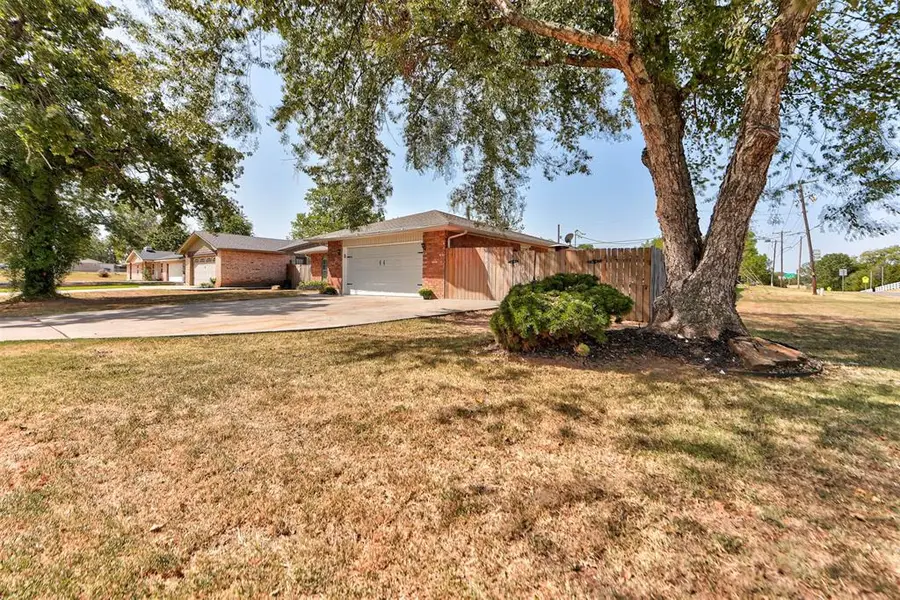 1073 Harrison Street, Harrah, OK 73045 - #3