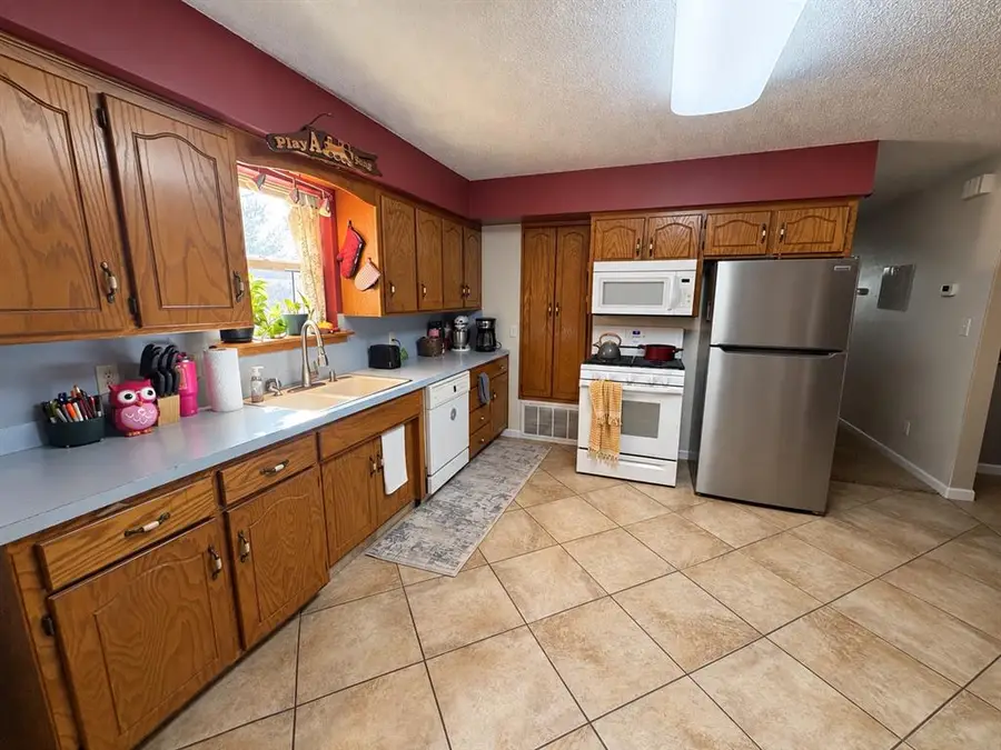 314 N 4th Avenue, Fairview, OK 73737 - #3