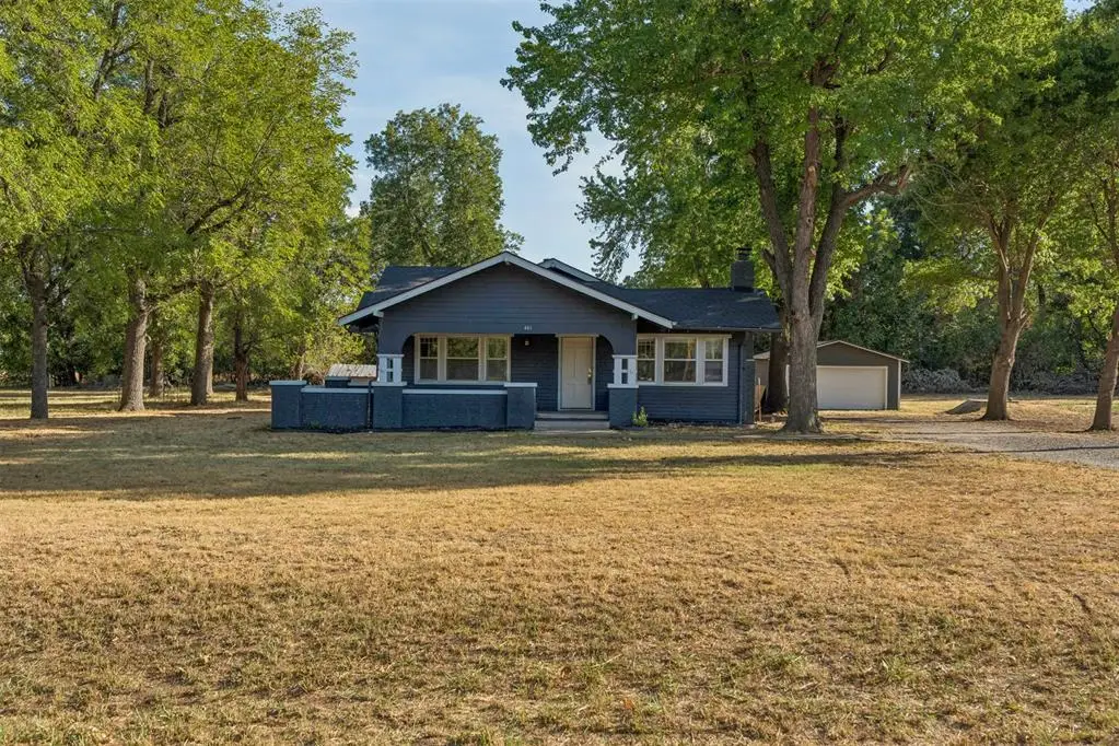 401 E Van Buren Street, Crescent, OK 73028 - #1
