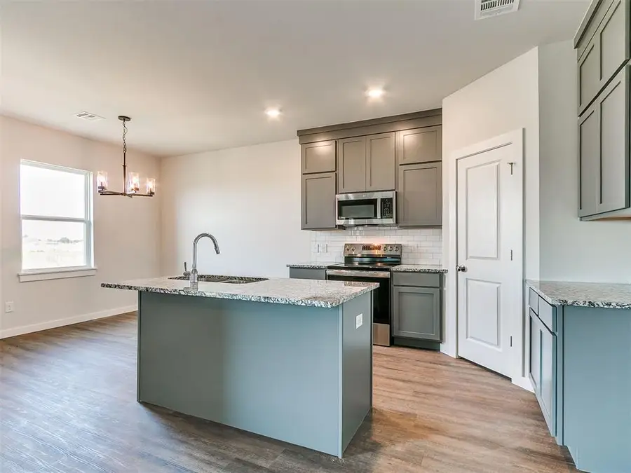 1713 Oak Way, Tuttle, OK 73089 - #2