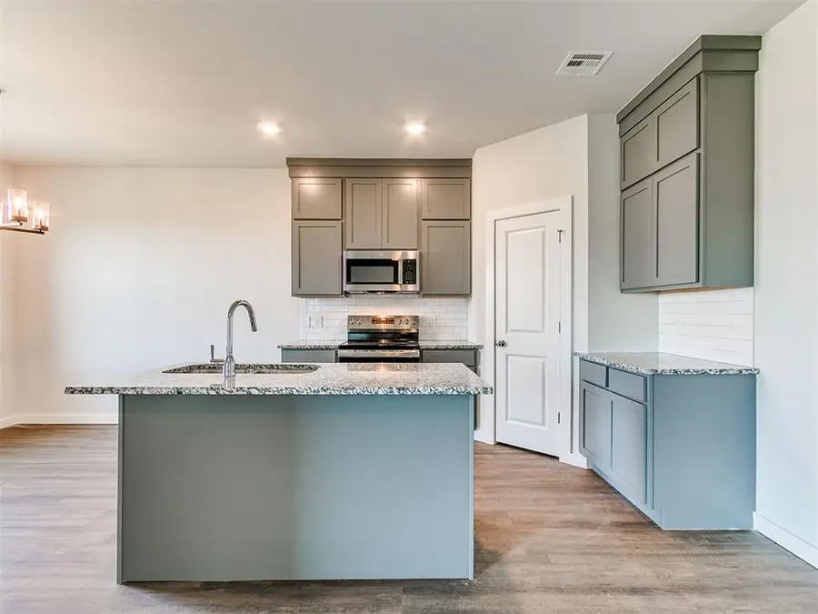 1713 Oak Way, Tuttle, OK 73089 - #3