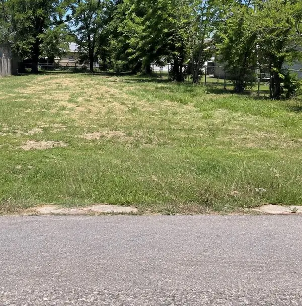 634 Ivanhoe Street, Perry, OK 73077