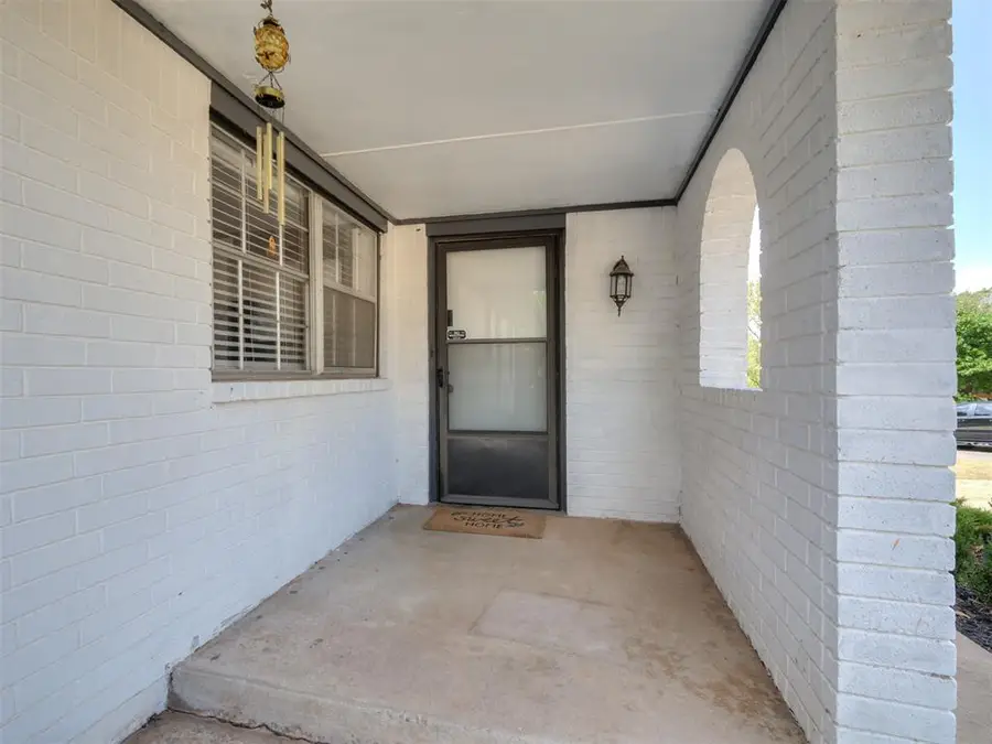 3216 E Noble Drive, Edmond, OK 73034 - #3