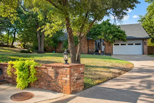 1705 Canary Court, Edmond, OK 73034