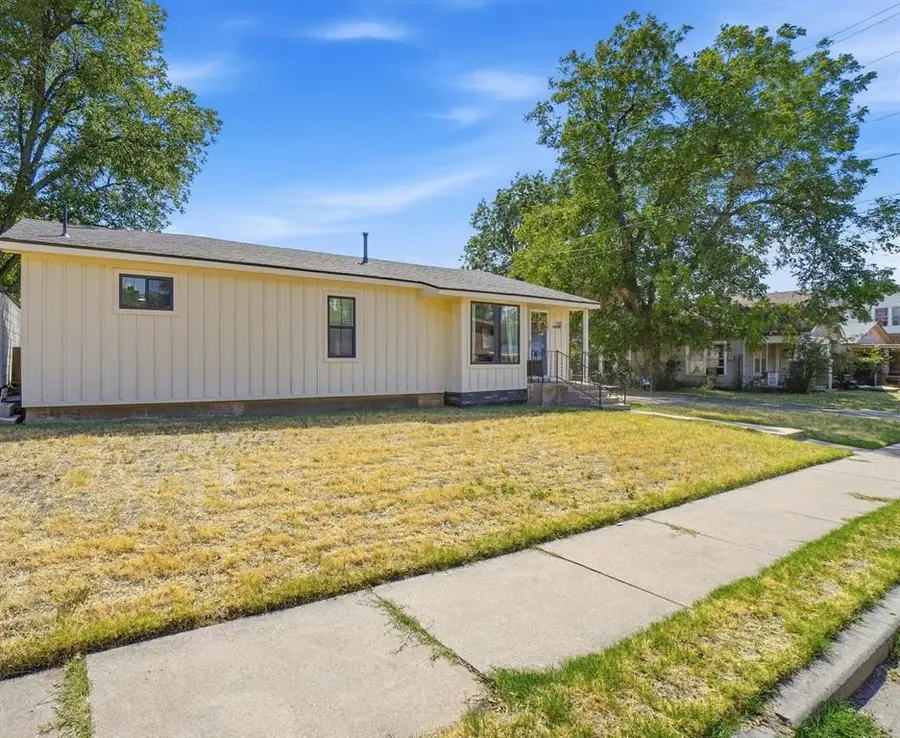 120 E Van Buren Street, Mangum, OK 73554 - #2