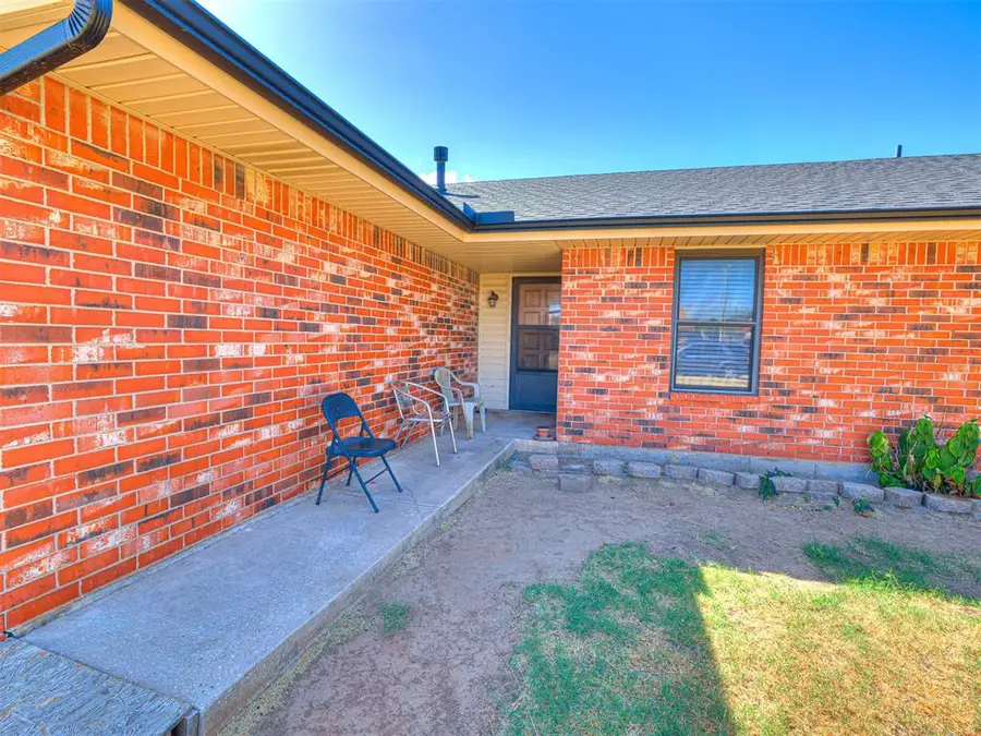 8712 Oakridge Drive, Midwest City, OK 73110 - #2