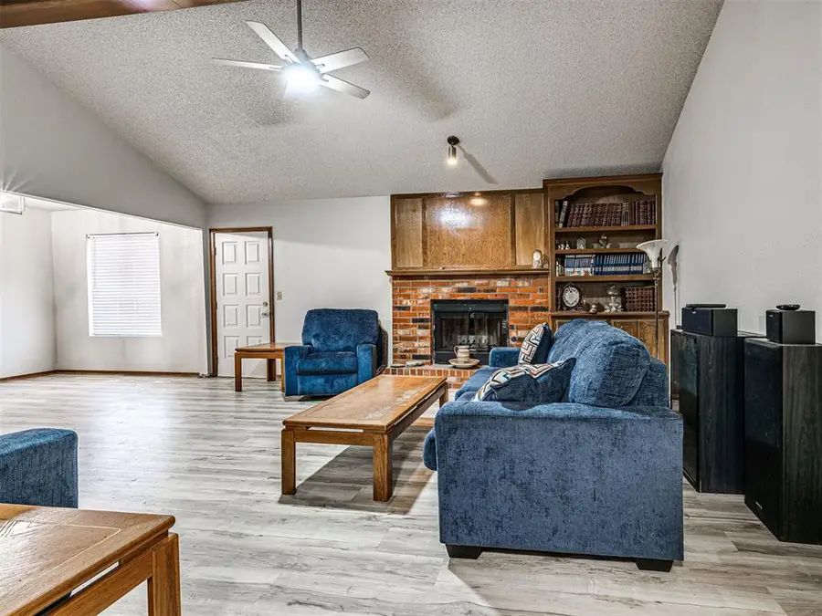 8712 Oakridge Drive, Midwest City, OK 73110 - #3