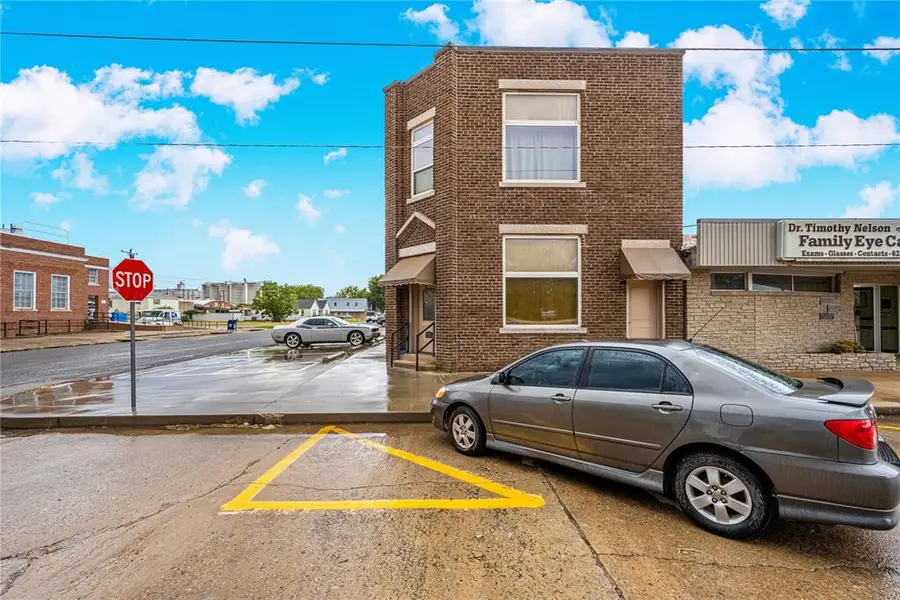 201 N Noble Avenue, Watonga, OK 73772 - #3