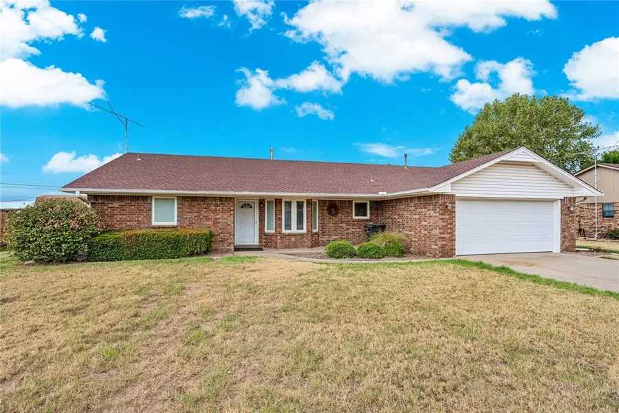 805 Villa Drive, Watonga, OK 73772 - #2