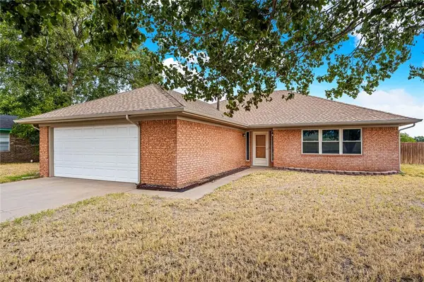 611 S Leach Avenue, Watonga, OK 73772