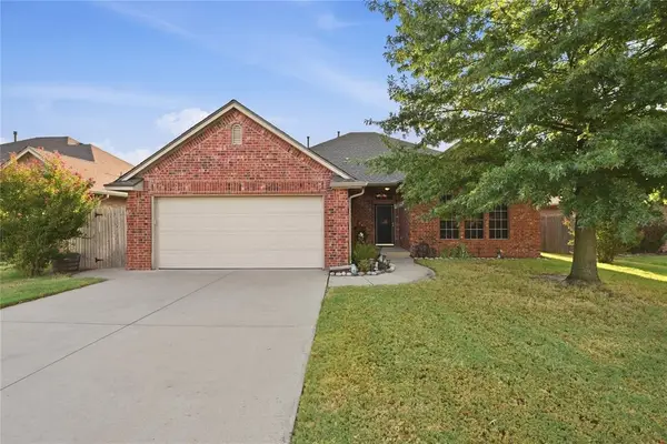 4220 Kensington Drive, Moore, OK 73160