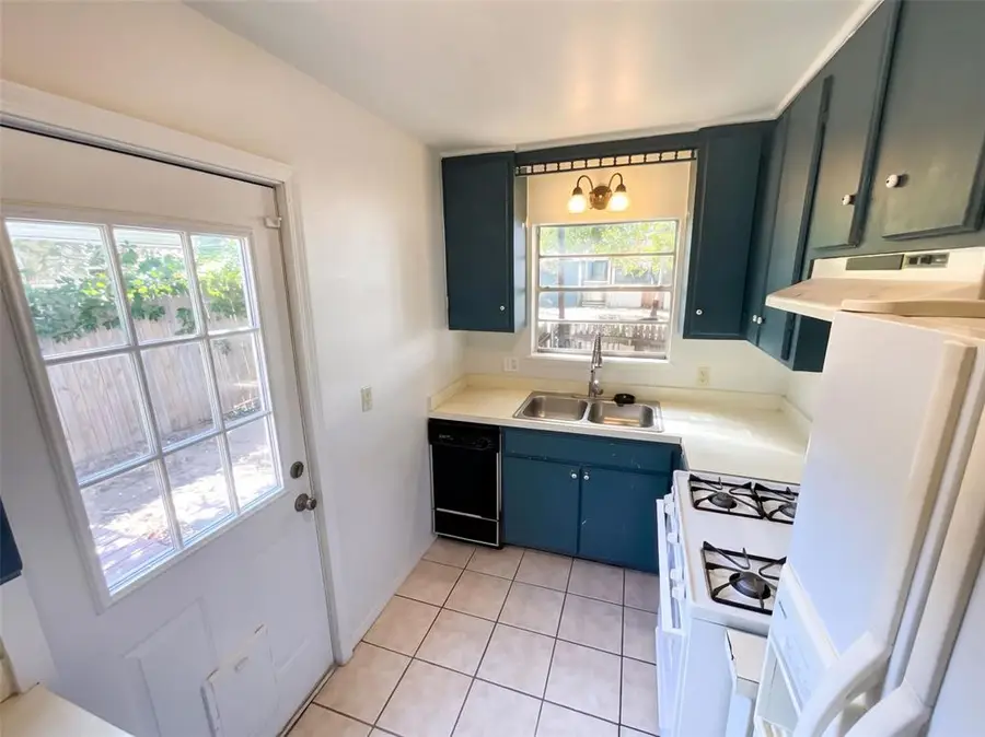 323 W 7th Street, Chandler, OK 74834 - #2