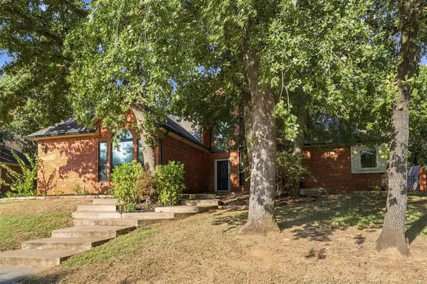 1 N Crosstimber Trail, Edmond, OK 73034