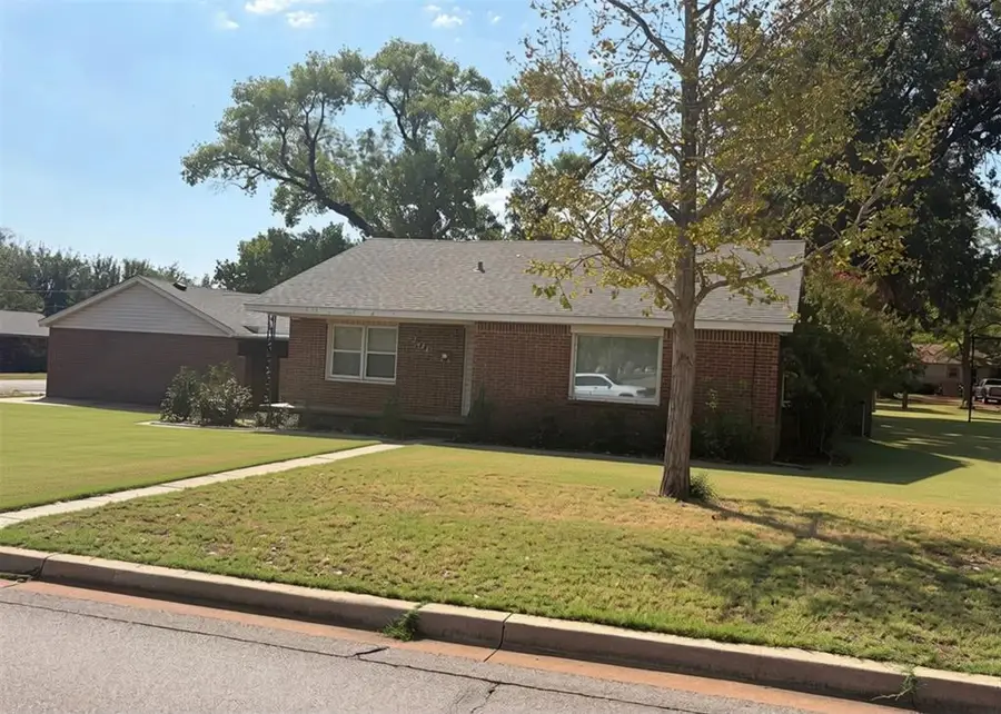 1204 W C Avenue, Elk City, OK 73644 - #2
