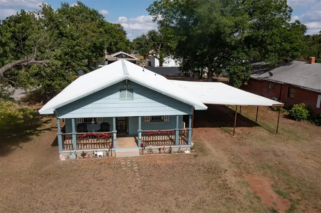 300 S Cedar Avenue, Erick, OK 73645 - #1