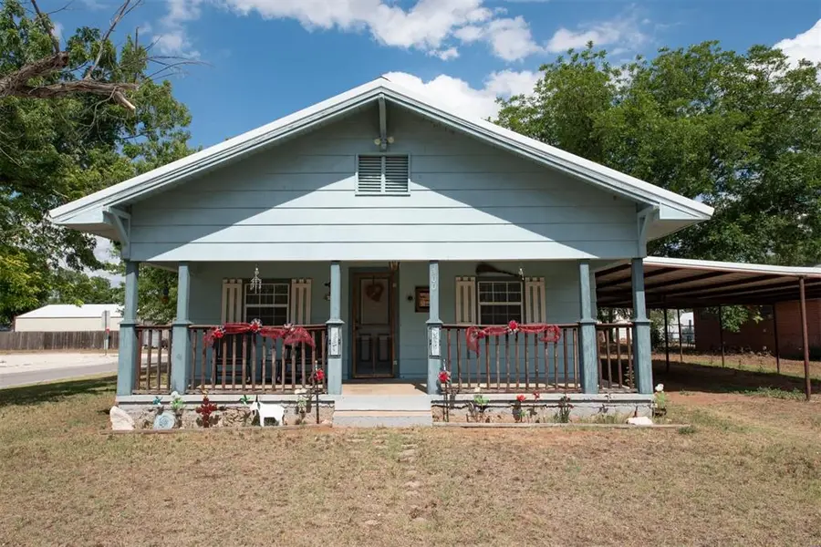 300 S Cedar Avenue, Erick, OK 73645 - #2