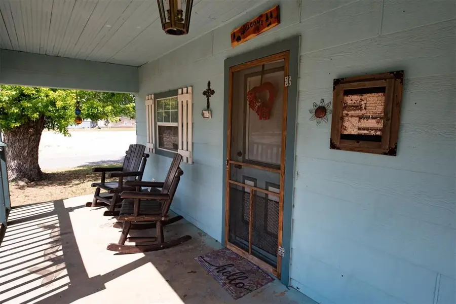 300 S Cedar Avenue, Erick, OK 73645 - #3