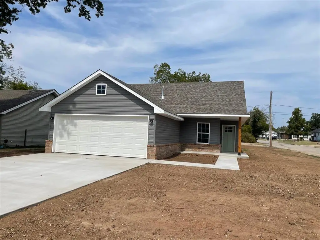 202 W Rosa Street, Shawnee, OK 74804 - #1