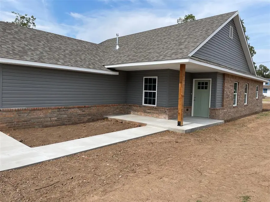 202 W Rosa Street, Shawnee, OK 74804 - #2