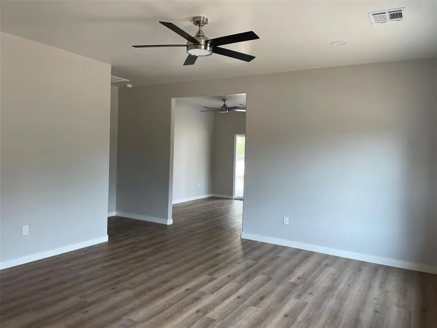 202 W Rosa Street, Shawnee, OK 74804 - #3