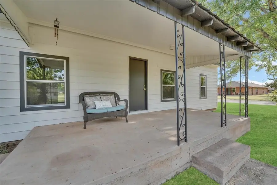 401 W 1st Street, Erick, OK 73645 - #2