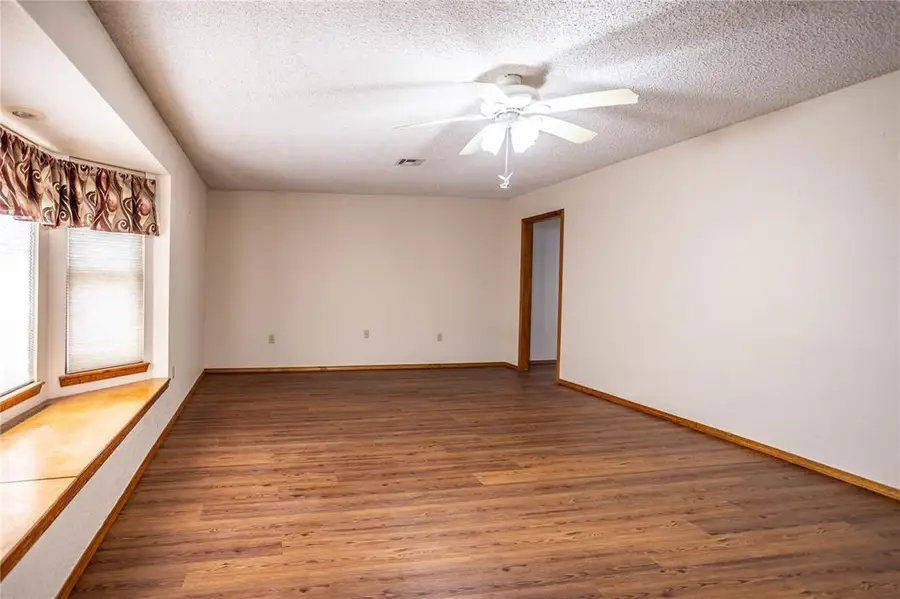 820 N Market Street, Cordell, OK 73632 - #3