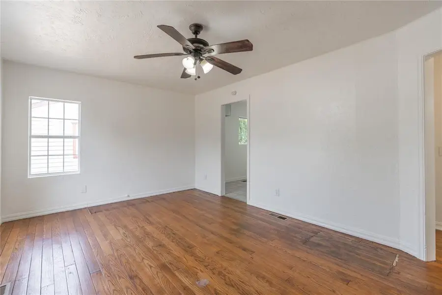 514 E Rickenbacker Drive, Midwest City, OK 73110 - #2