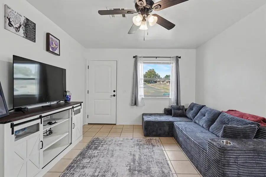 116 N Mckenzie Street #116 + 118, Weatherford, OK 73096 - #3