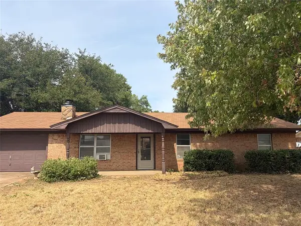 1104 Hillcrest Drive, Waurika, OK 73573