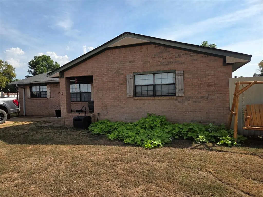 124 E Gardner Street, Pauls Valley, OK 73075 - #1