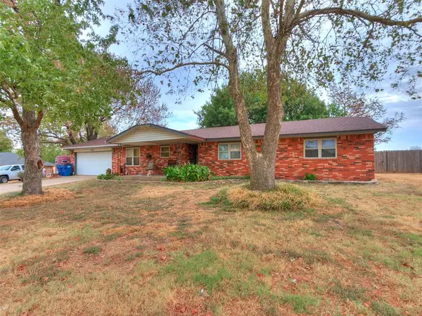 300 N Maryella Terrace, Mustang, OK 73064