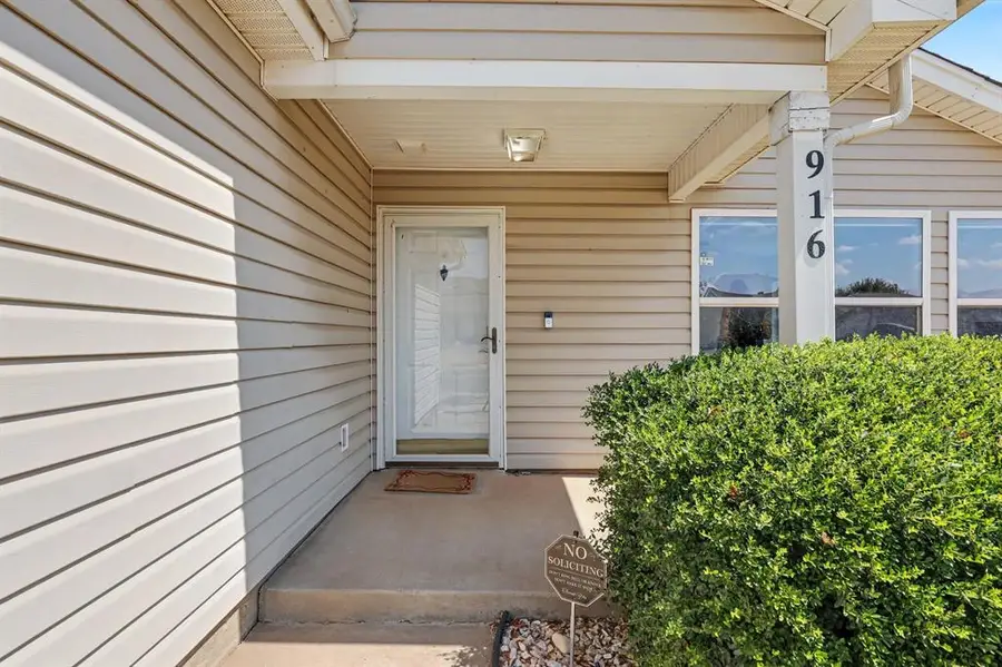916 Danbury Place, Yukon, OK 73099 - #2