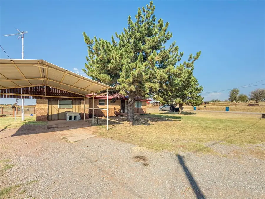 409 W 5th Street, Foss, OK 73647 - #3