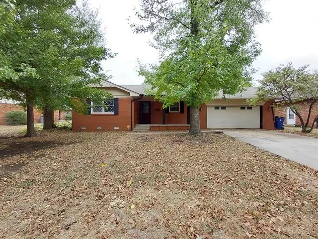 10224 Stoneham Avenue, The Village, OK 73120 - #1