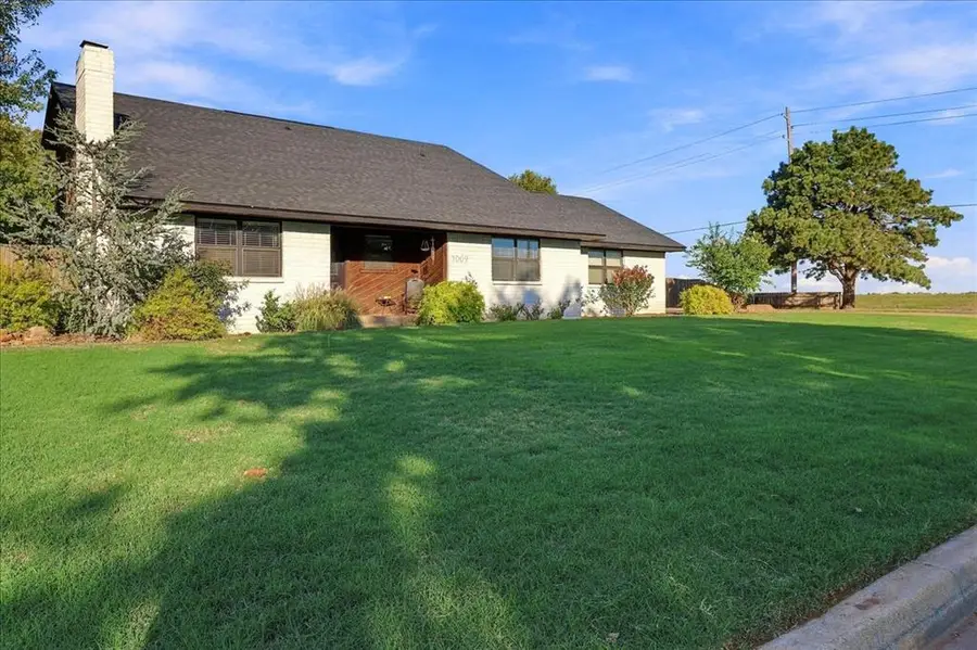 1009 Mac Drive, Elk City, OK 73644 - #3