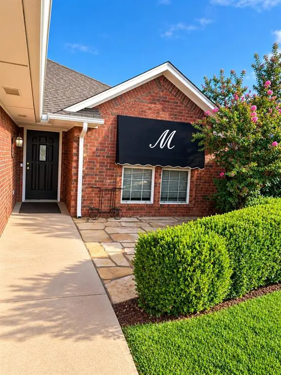 305 E Sierra Vista Court, Altus, OK 73521