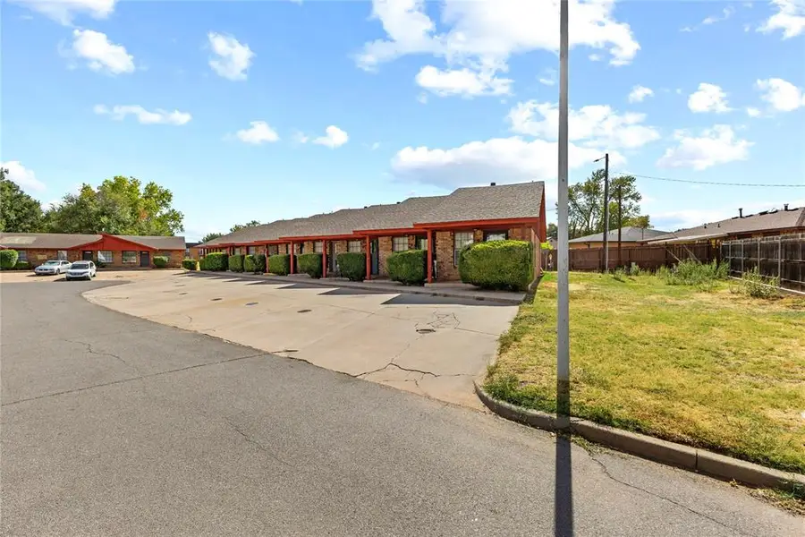 404 S 23rd Street, Clinton, OK 73601 - #3