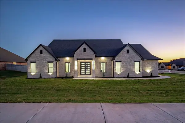 132 W Lynn Court Drive, Mustang, OK 73064