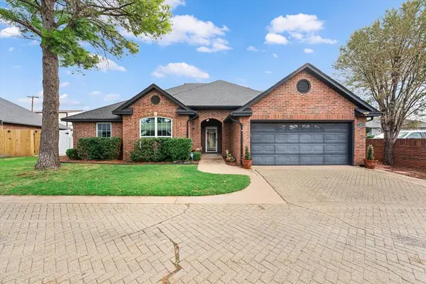 1422 N Canyon Way, Guthrie, OK 73044