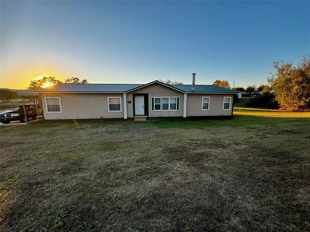 260 S Schley Avenue, Leedey, OK 73654 - #1