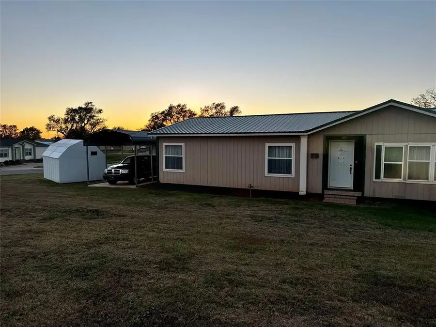 260 S Schley Avenue, Leedey, OK 73654 - #2