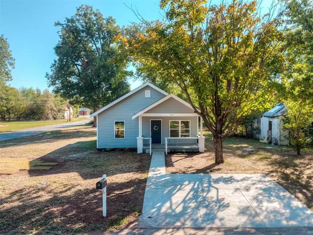 628 N 10th Street, Chickasha, OK 73018 - #1
