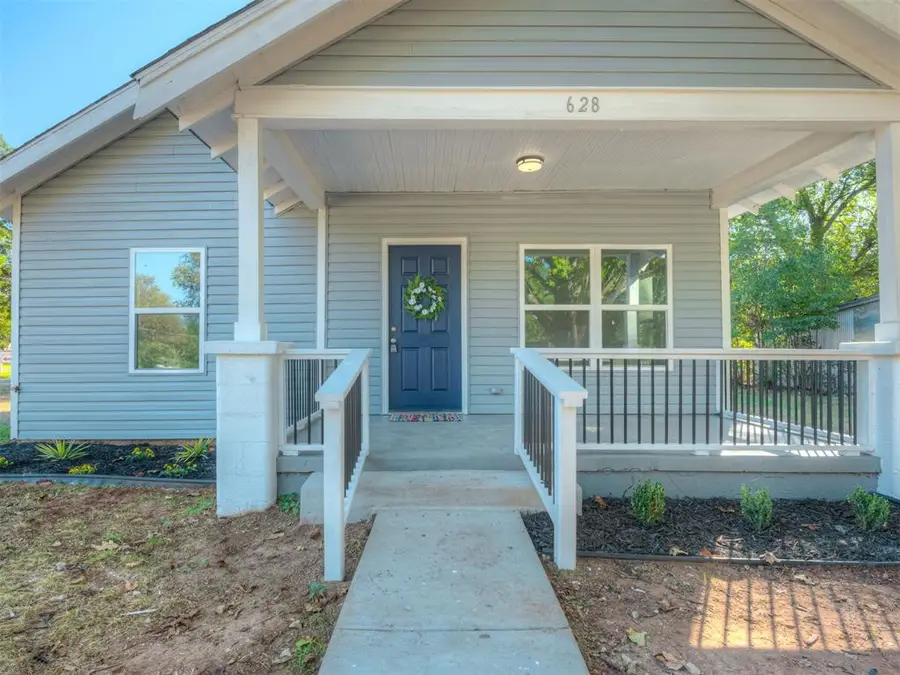 628 N 10th Street, Chickasha, OK 73018 - #3