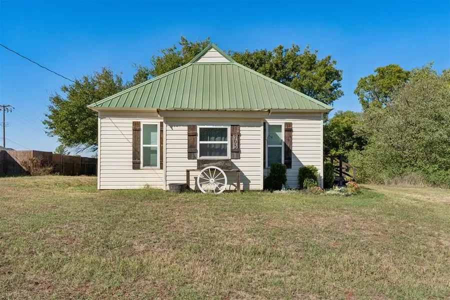 703 S Dewey Avenue, Chandler, OK 74834 - #2