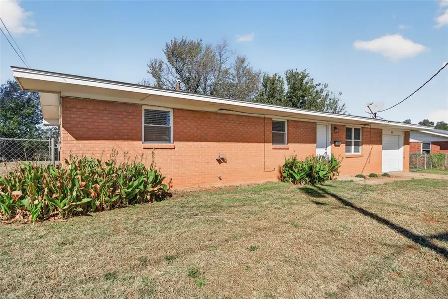 501 S Galena Avenue, Geary, OK 73040 - #3